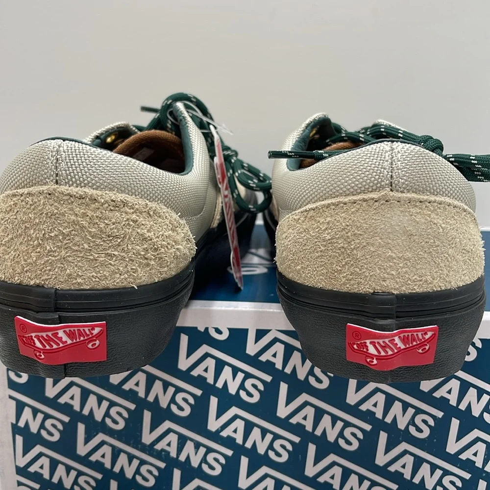 Vans Men’s Era VIt Lx
Hiker Bone White
VN0A4BNHBWQ
Sneakers - Picture 14 of 16